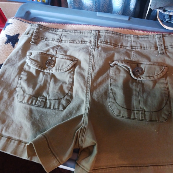 Faded Glory Green  Cargo Shorts Relaxed Fit Size 12 - Picture 2 of 3